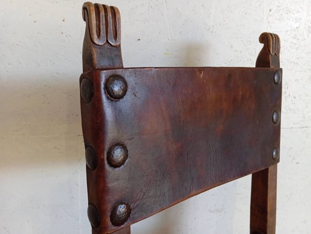 Set of 8 walnut and leather chairs from the 1950s