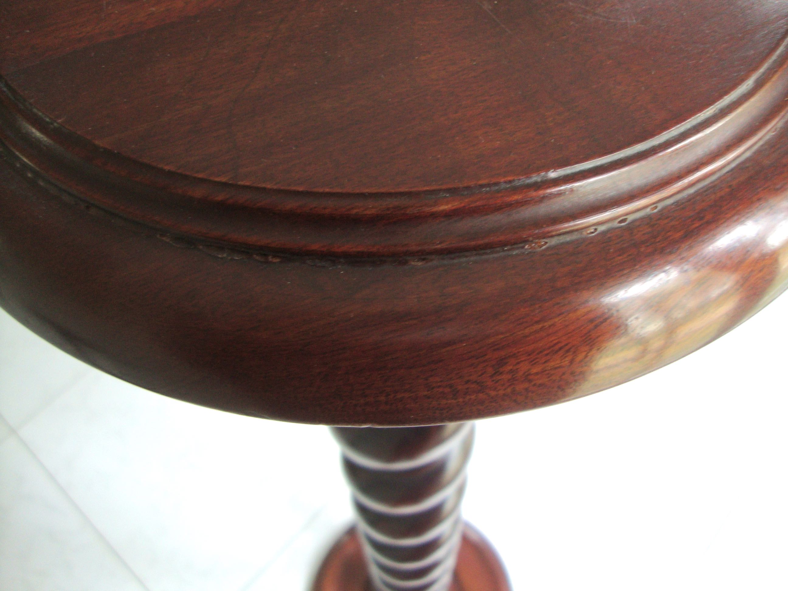 Saddle or walnut pedestal turned in twist