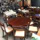 Round extendable dining table for six people, mahogany.