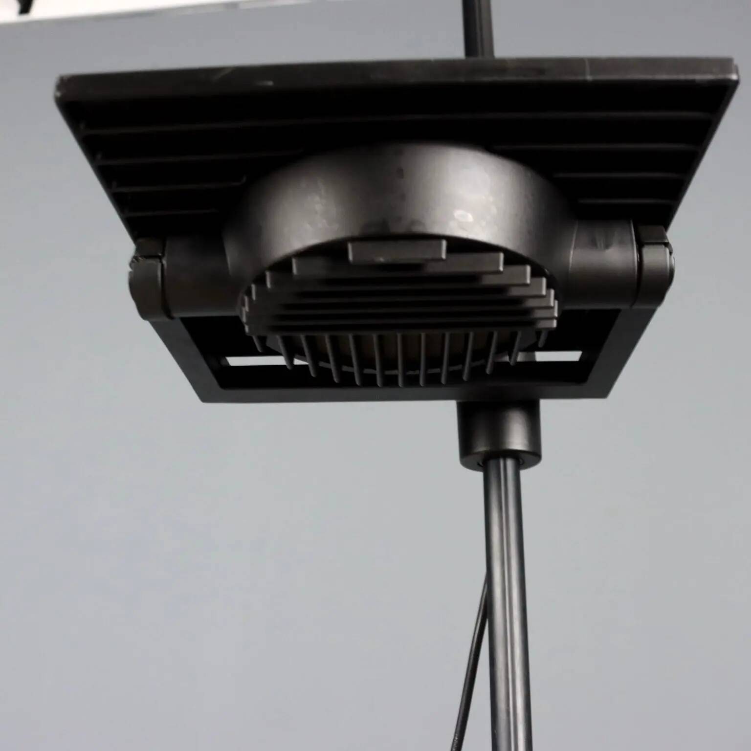 Vintage lacquered metal floor lamp, design, Italy, 1980s