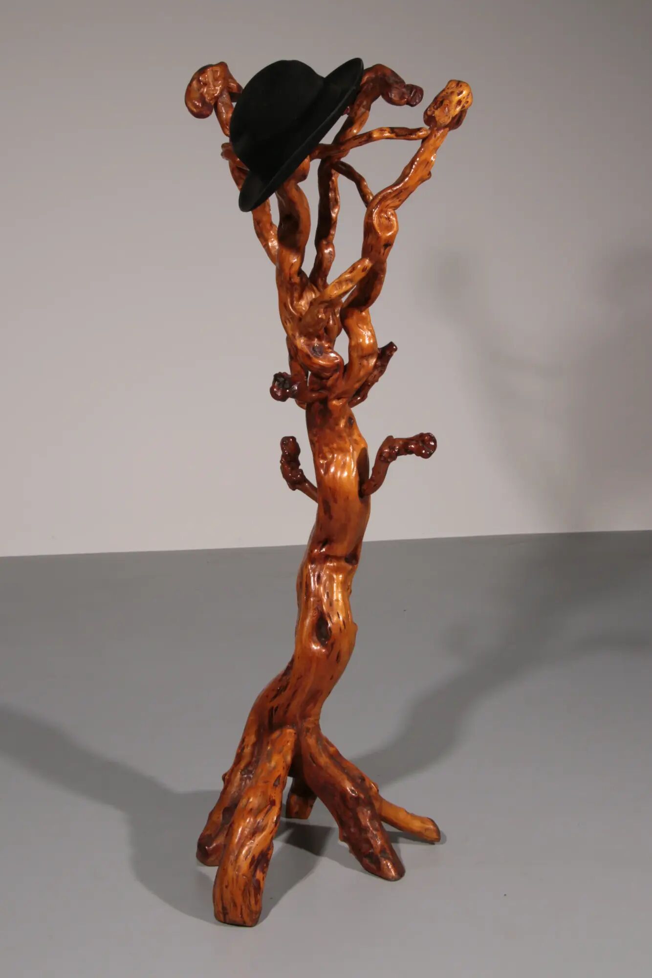 Sculptural oak coat rack – a functional work of nature Italy 60