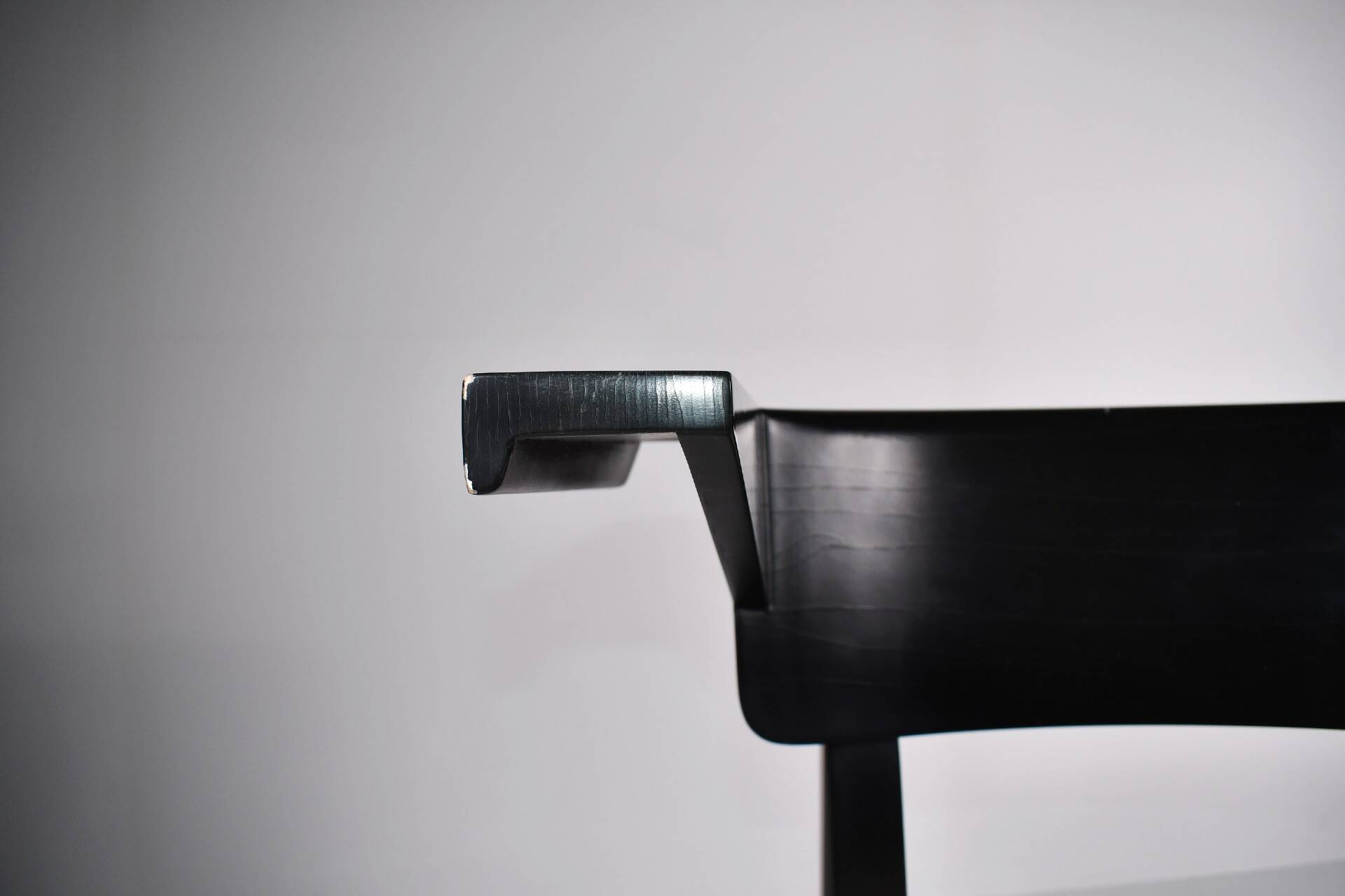 Chaise asymétrique B1 de Stefan Wewerka 1978