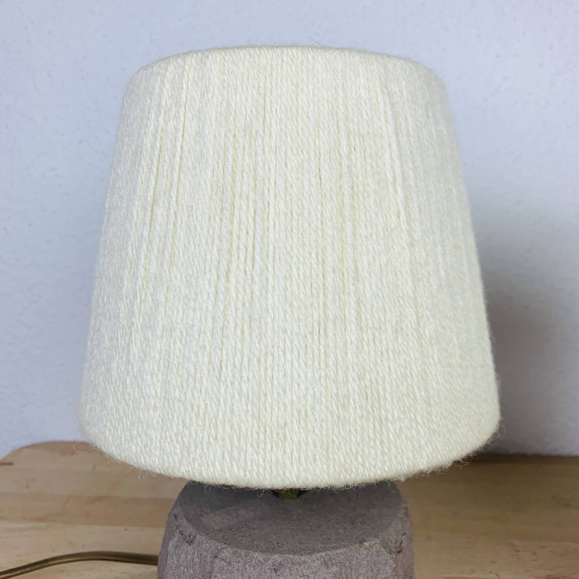 Pair of brutalist lamps in pink stoneware and wool lampshade, 1970