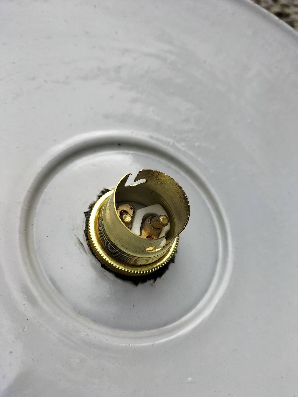 3 enamelled sheet metal suspensions