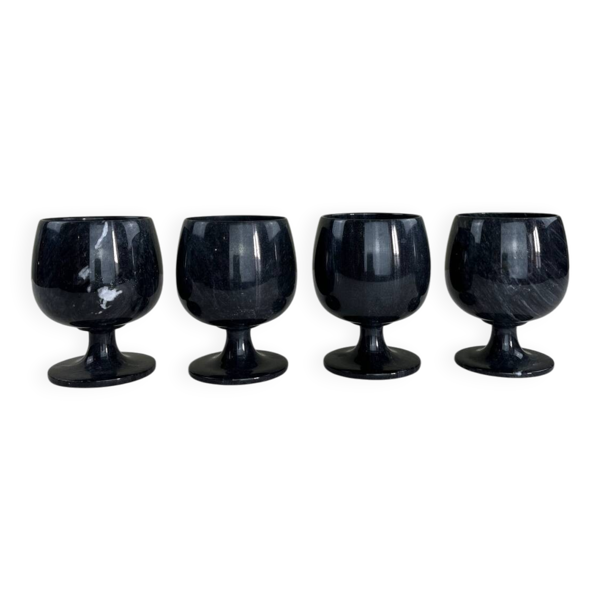 Verres en marbre noir