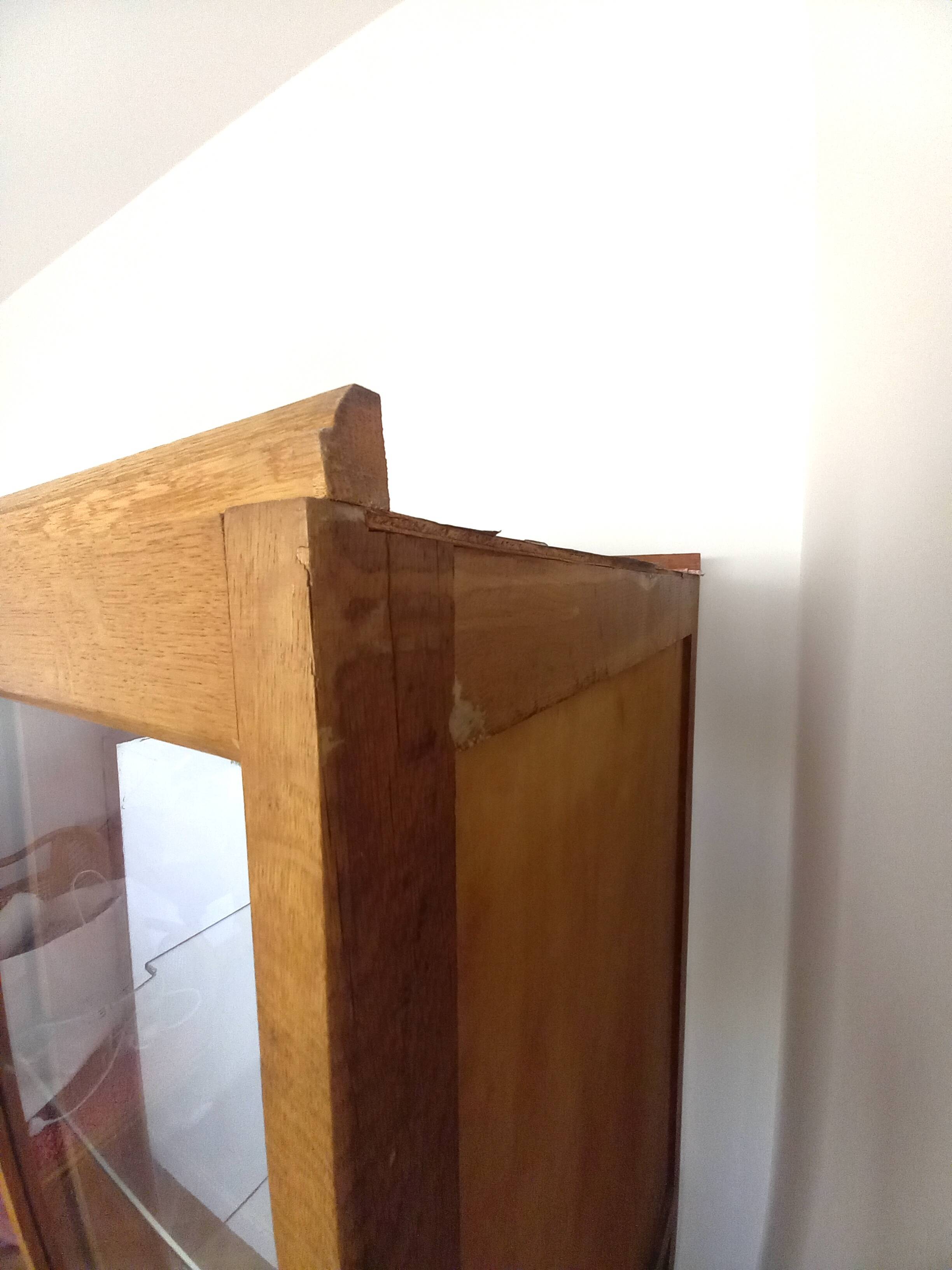 Art Deco display case in wood and glass