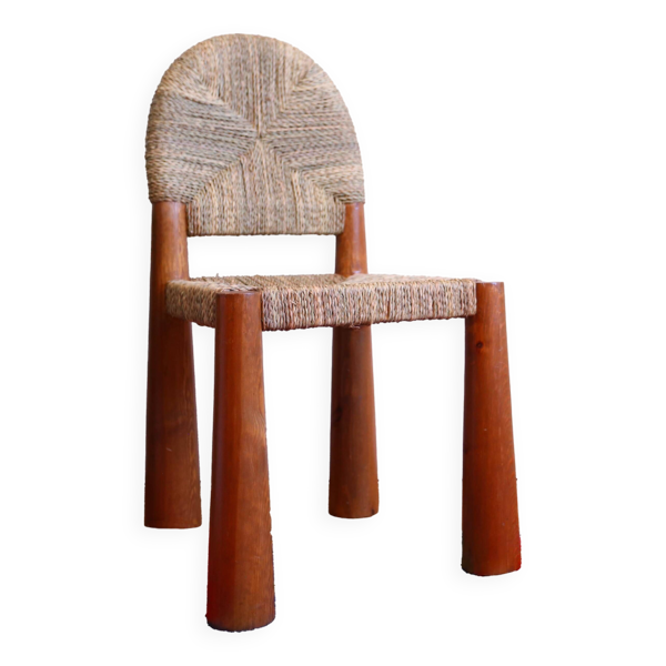 Chaise en bois et paille faite-main au Maroc