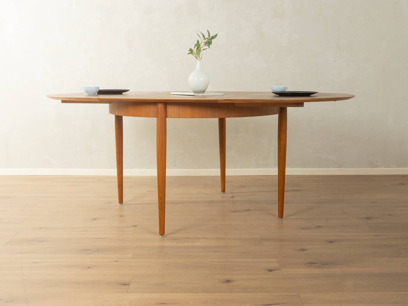 Round butterfly dining table by Lübke, 1960s, teak