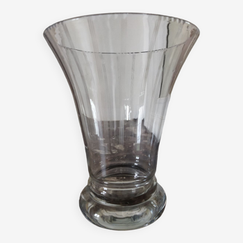 Transparent chiseled glass vase