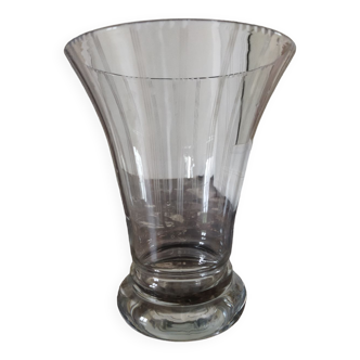 Vase en verre ciselé transparent