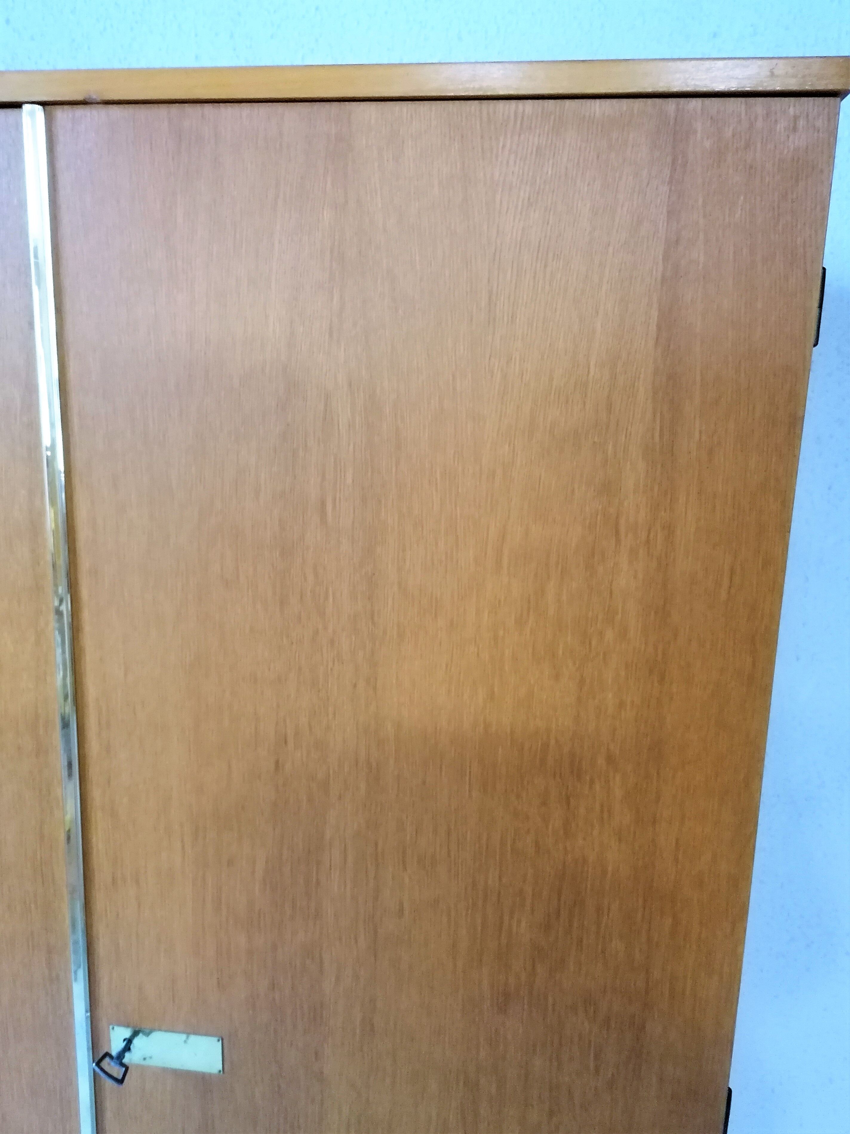 Armoire vintage