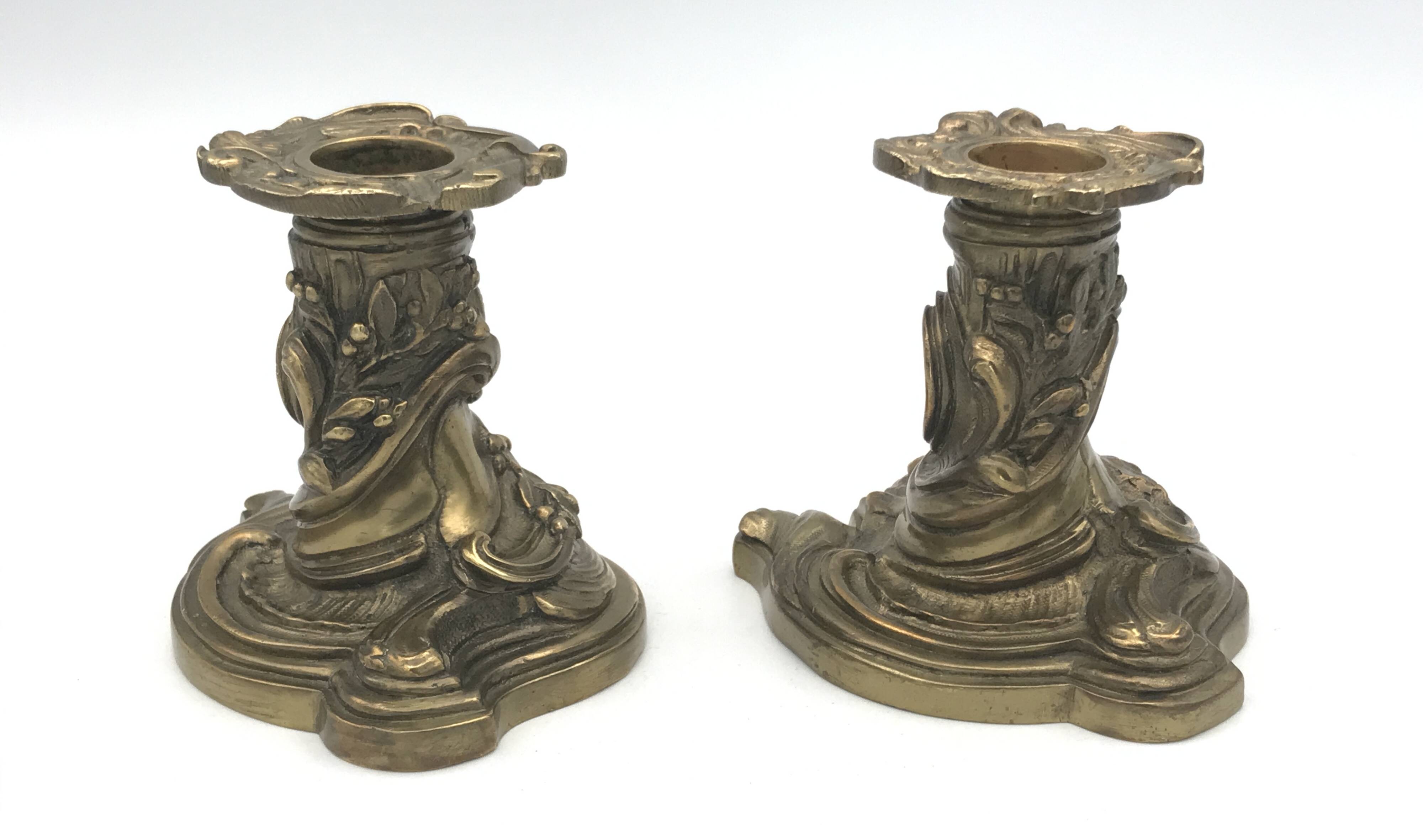 Pair of gilded bronze candlesticks with twisted decor and floral garlands, louis xv style