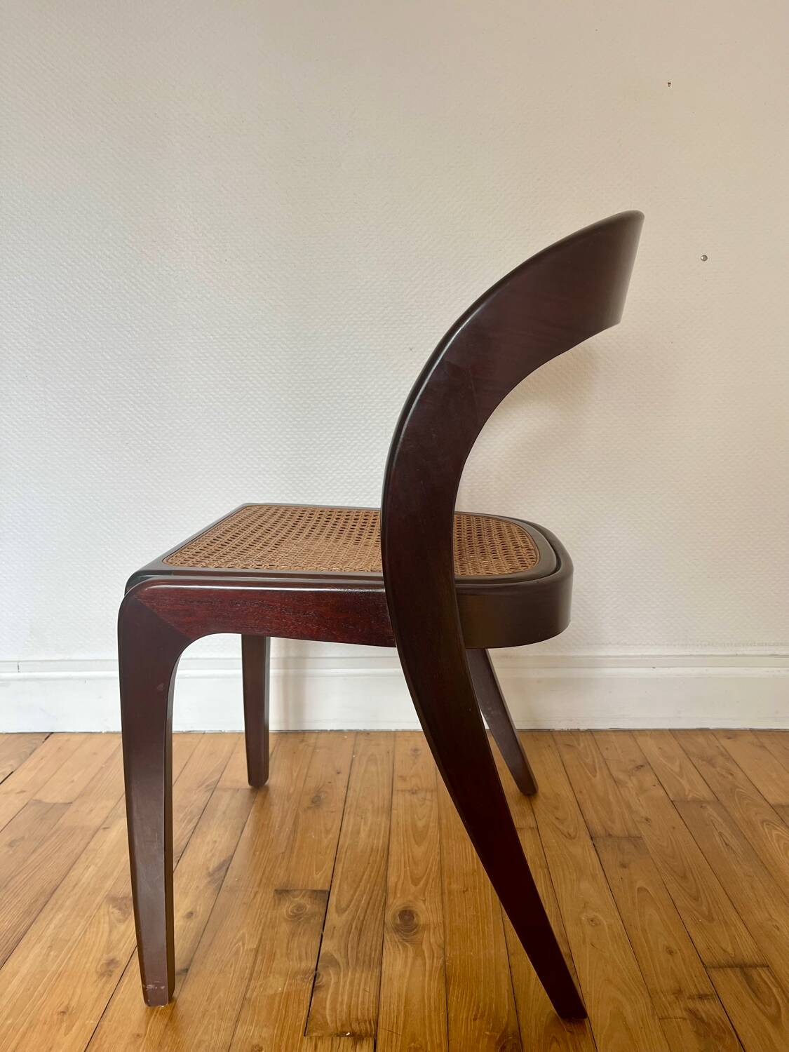 Chaise gondole cannée Baumann