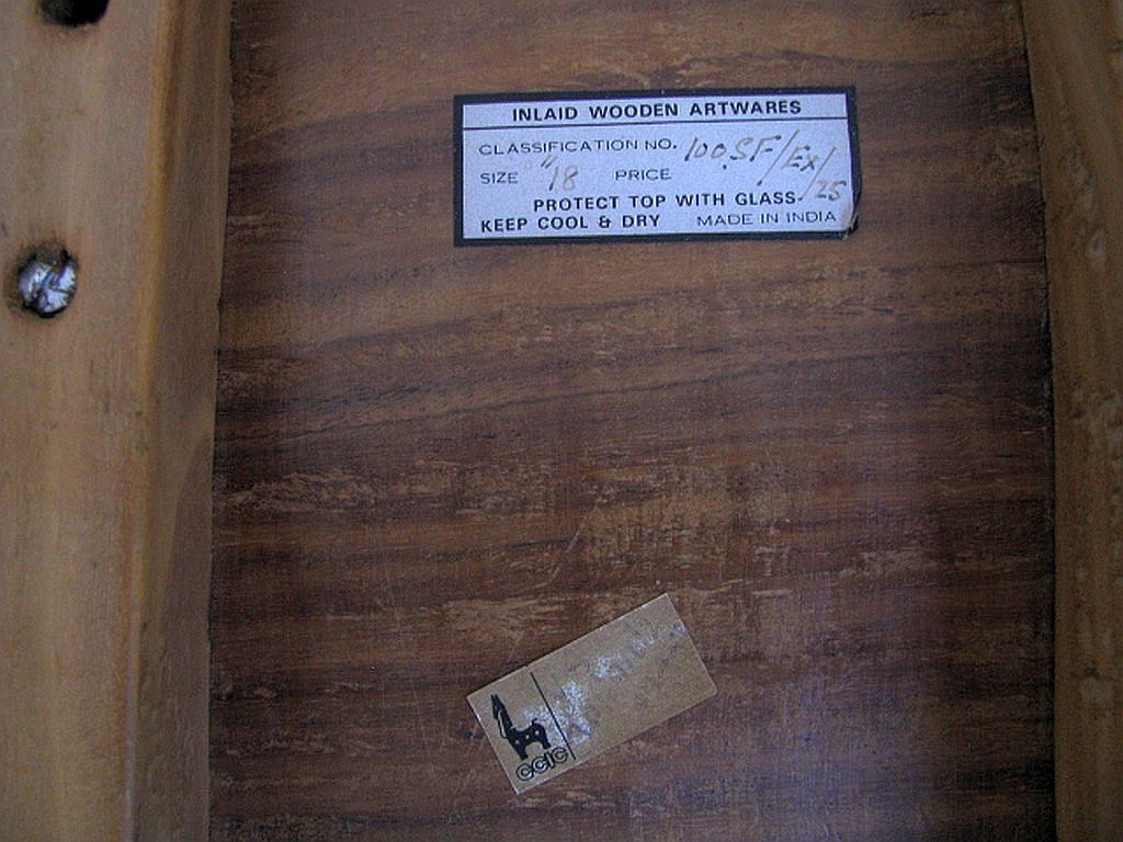 Table basse indienne « Ccic » des années 1970