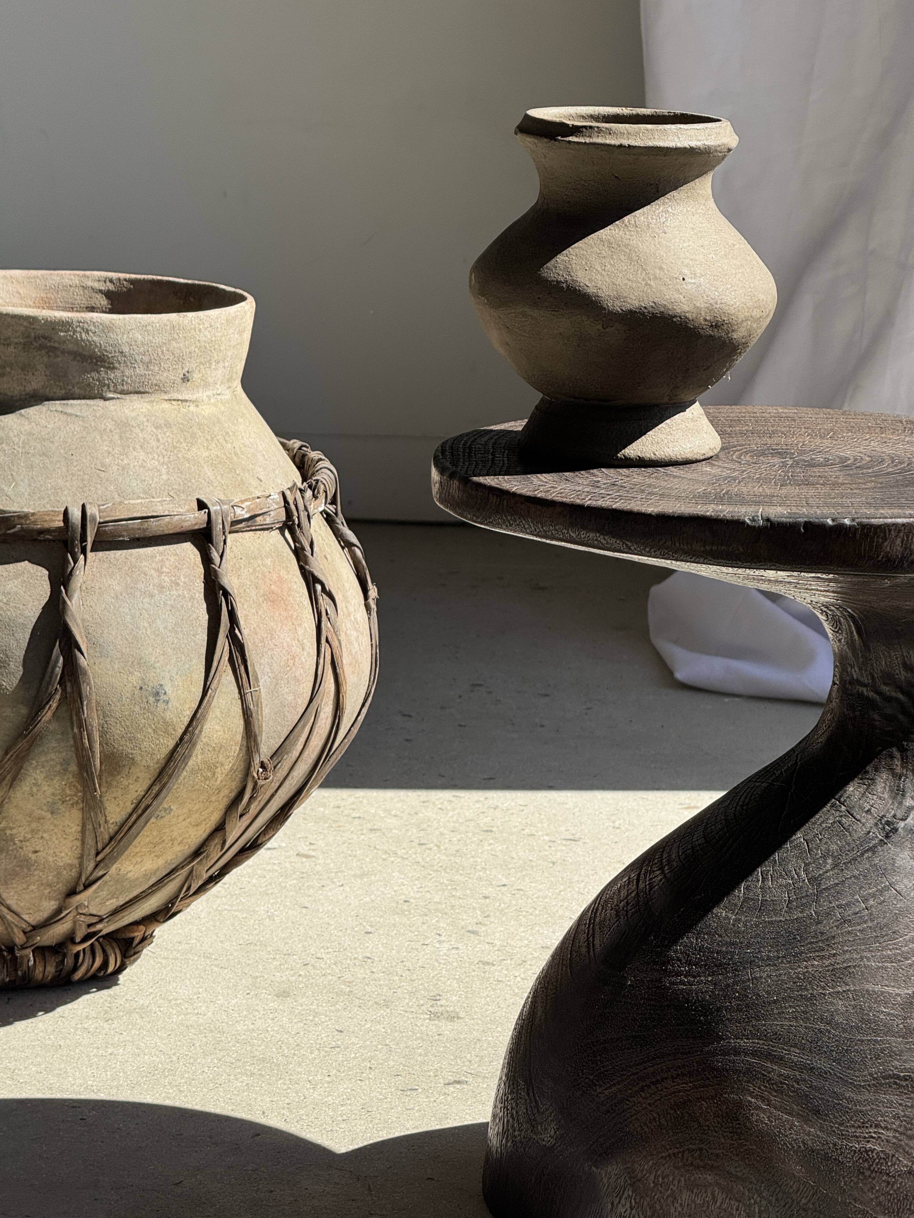 Sexy Neck - Solid wood (monoxyle) brown side table