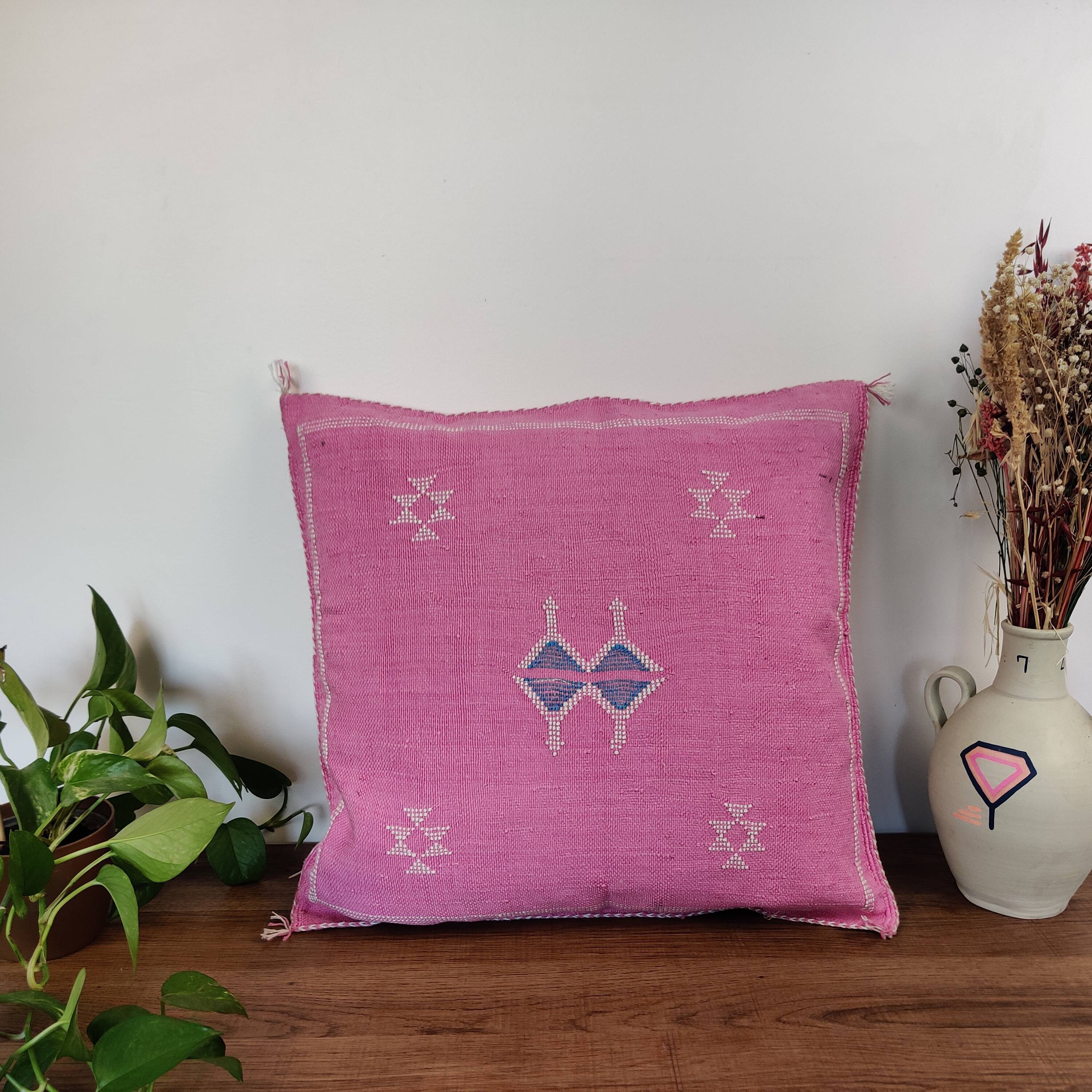 Berber cushion in pink cactus silk
