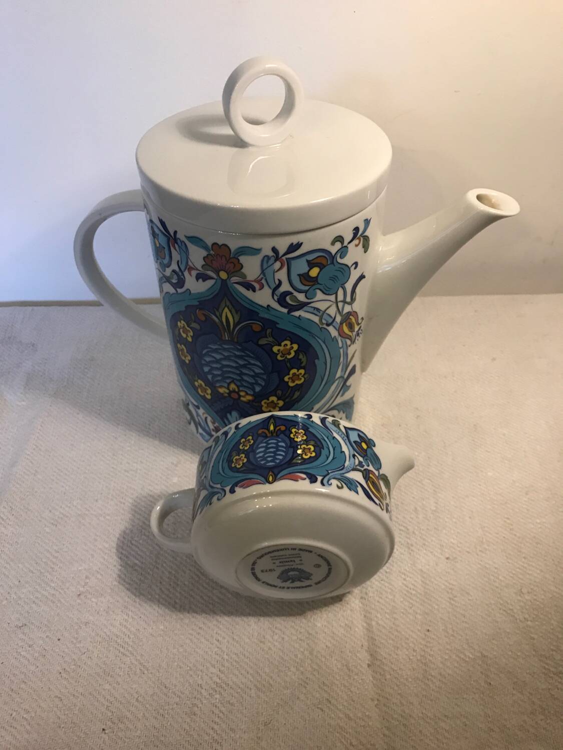 Villeroy & Boch Izmir coffee maker and creamer