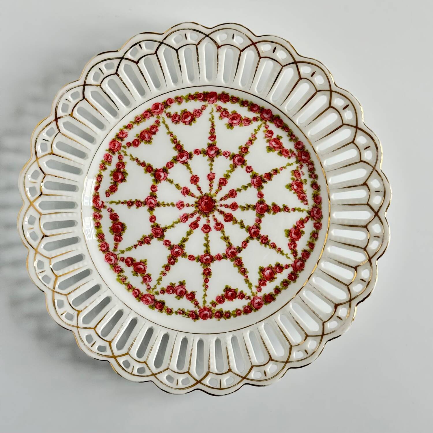 Pair of openwork porcelain plates decorated with roses