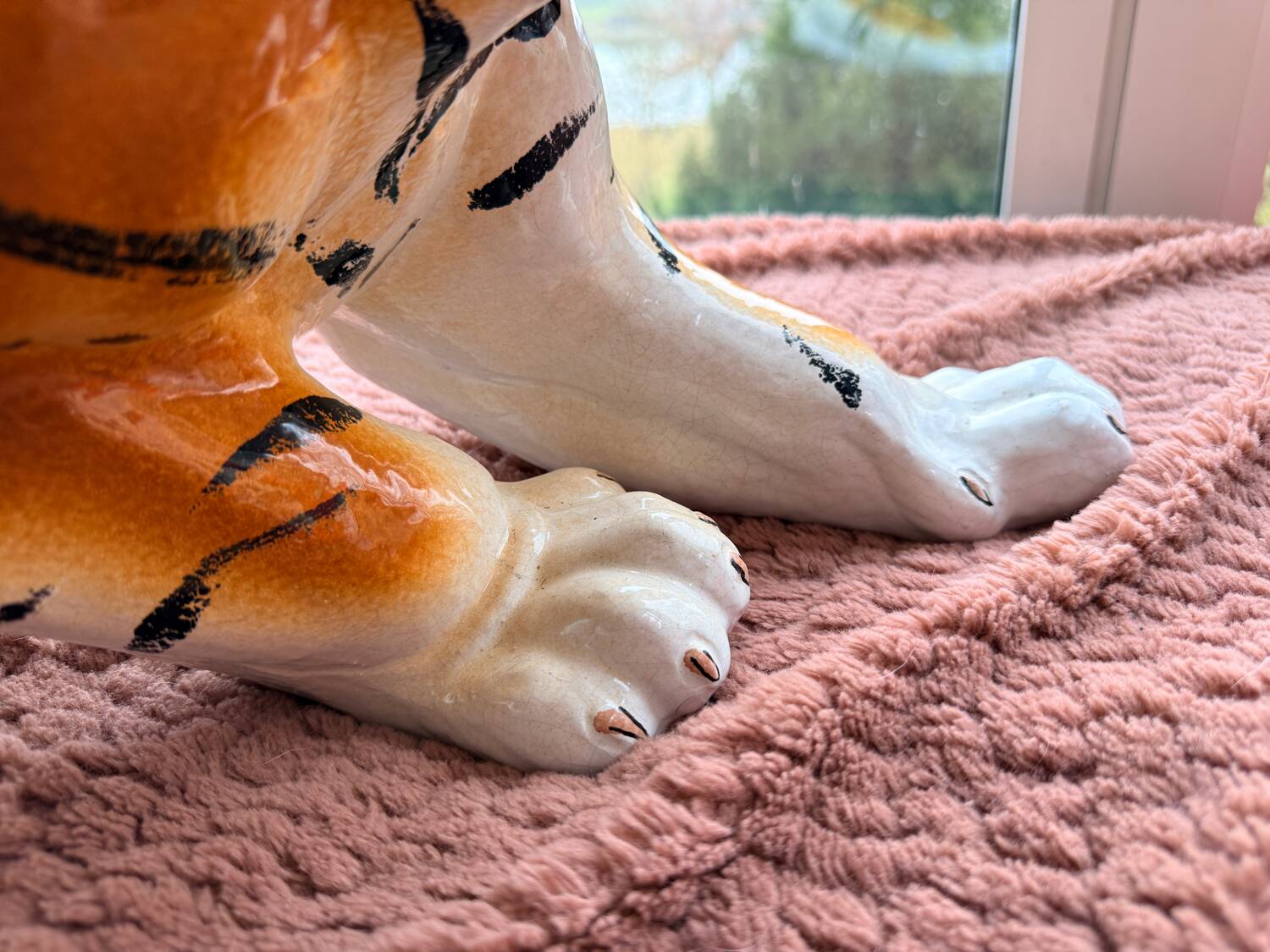 Tiger, Italian sculpture in glazed ceramic.