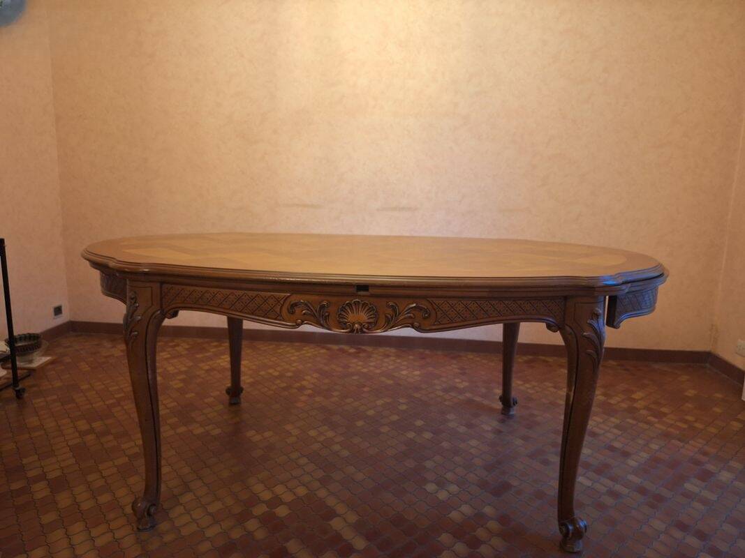 Dining table in cherry wood