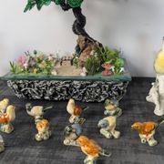 11 oiseaux miniatures en céramique émaillée polychrome