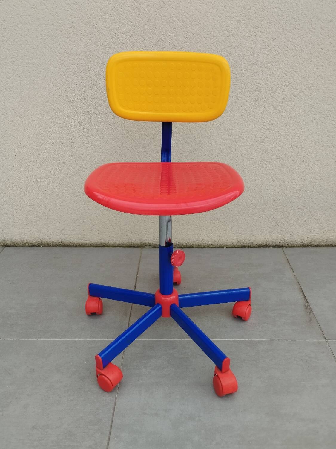 Vintage office chair, ikea design Memphis