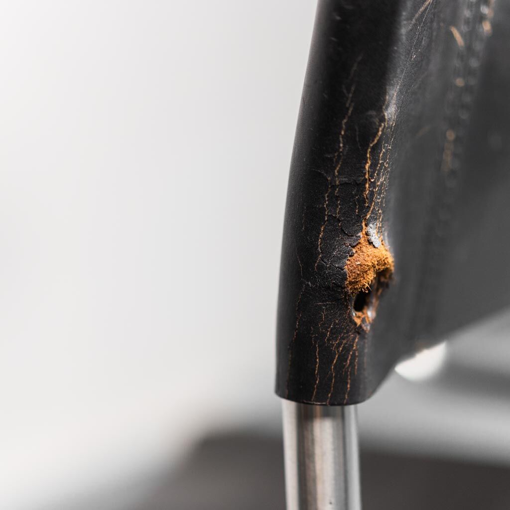 Set of 4 chairs in black leather 70s vintage