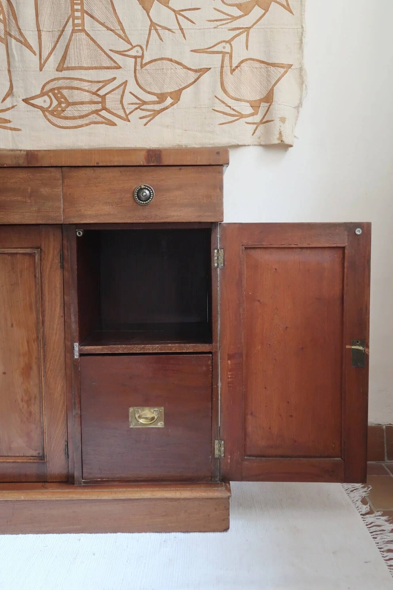Walnut sideboard, 3 drawers and 3 doors, 1930s.