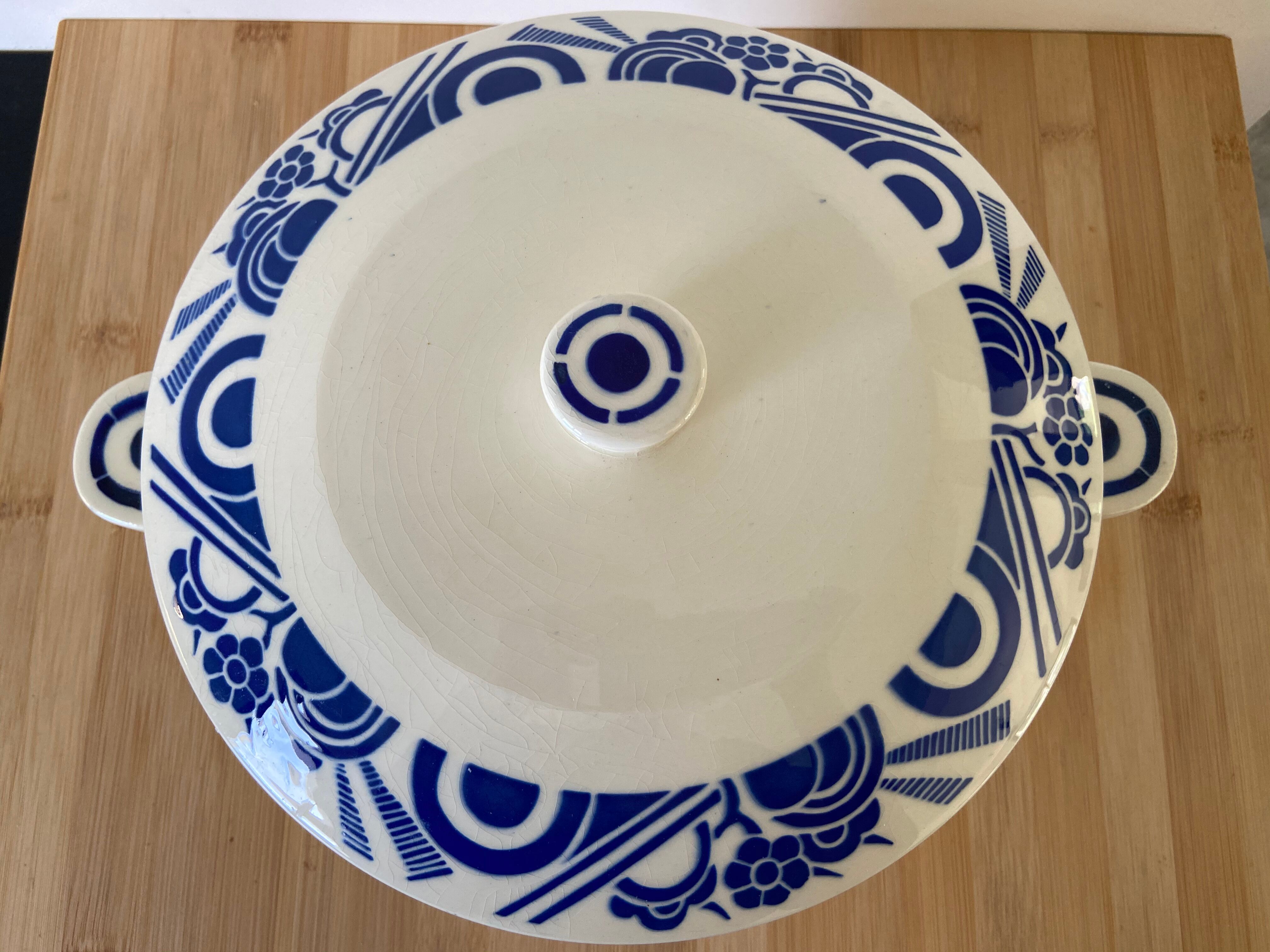 Soupière en porcelaine de limoges forme moderne