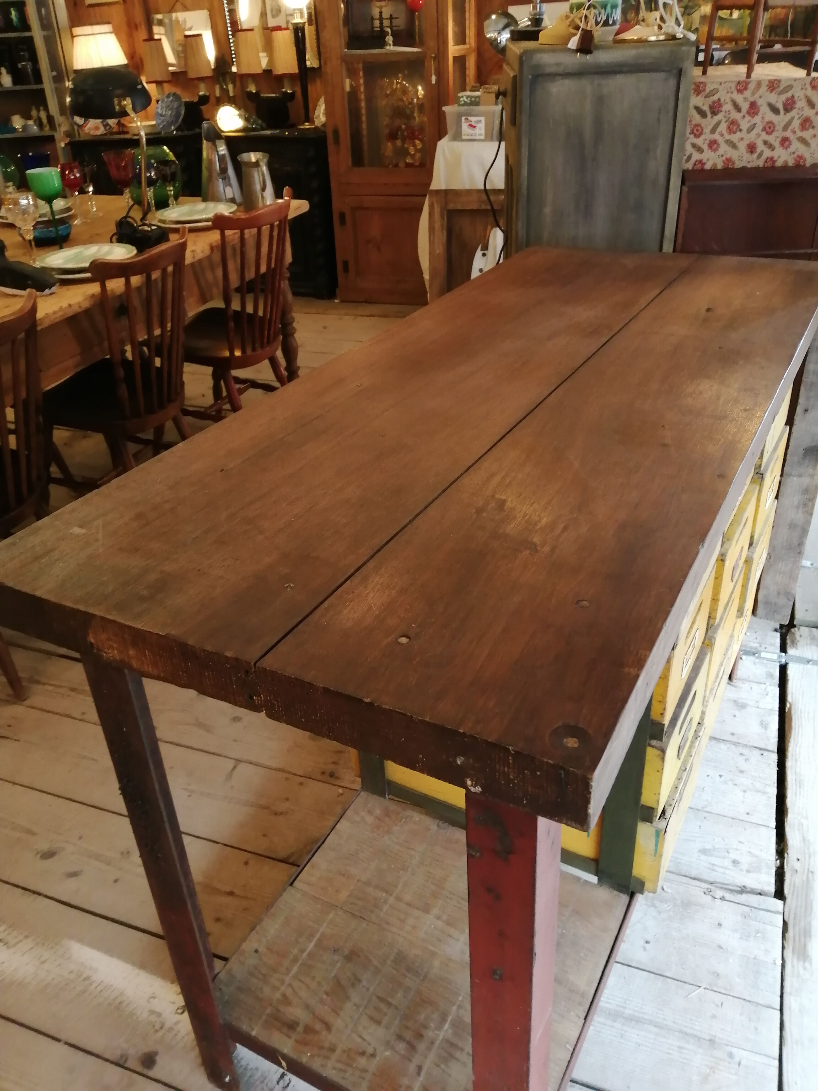 Industrial workbench with 12 drawers