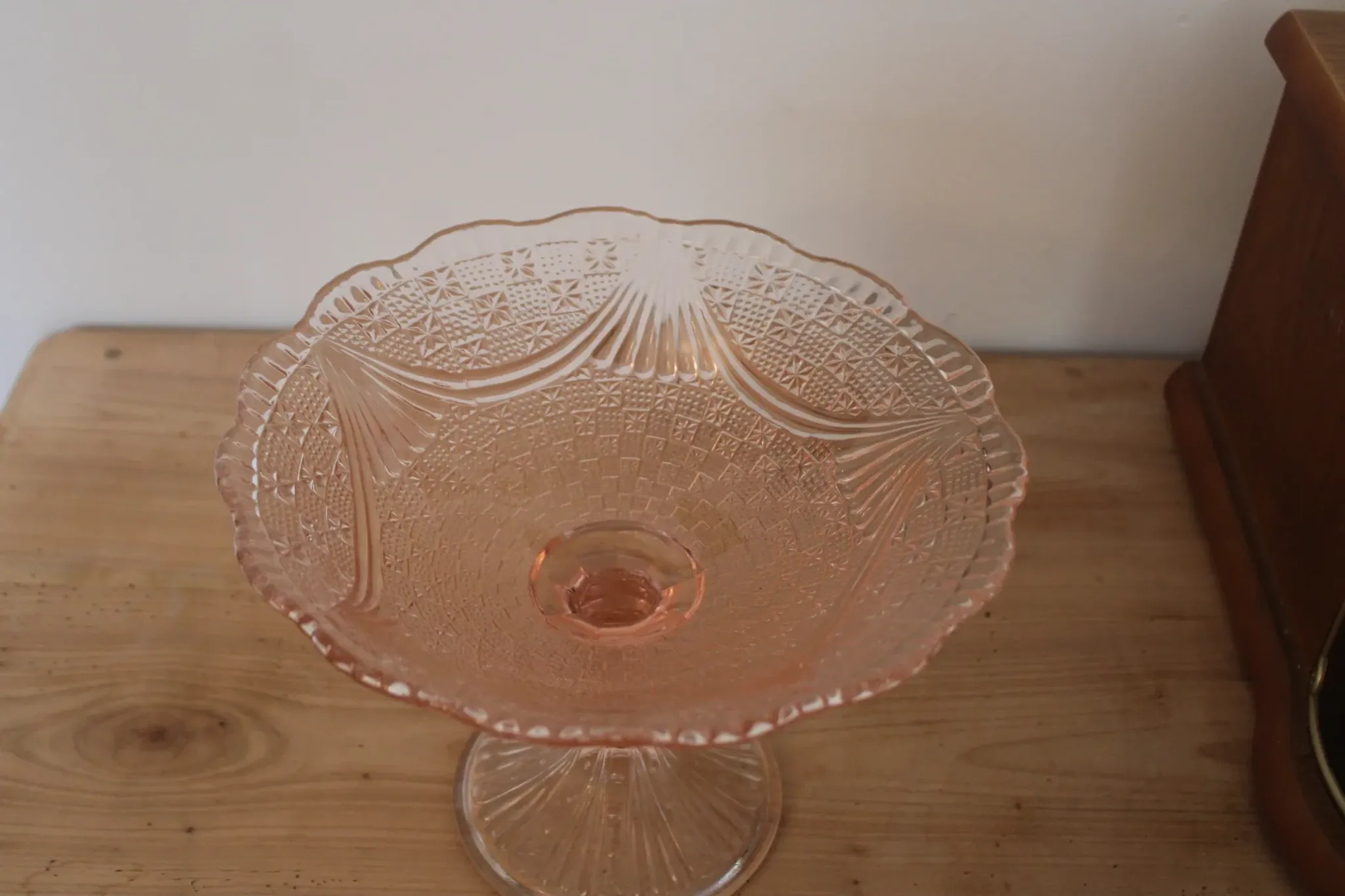 Vintage pink glass footed bowl – Star-decorated compote with draping – Ø 24 cm