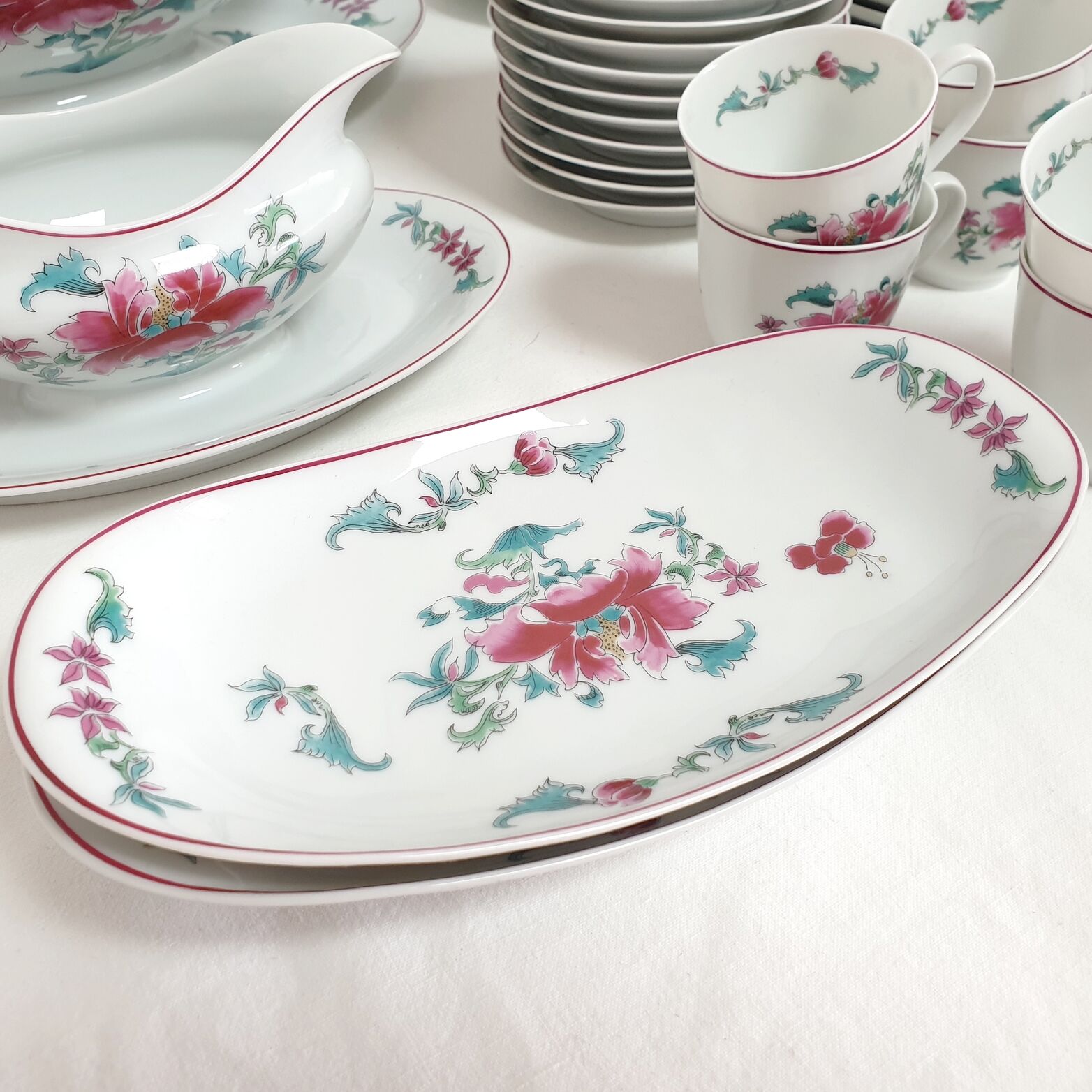 Limoges Bernardaud "Lhasa" porcelain table service 82 pieces