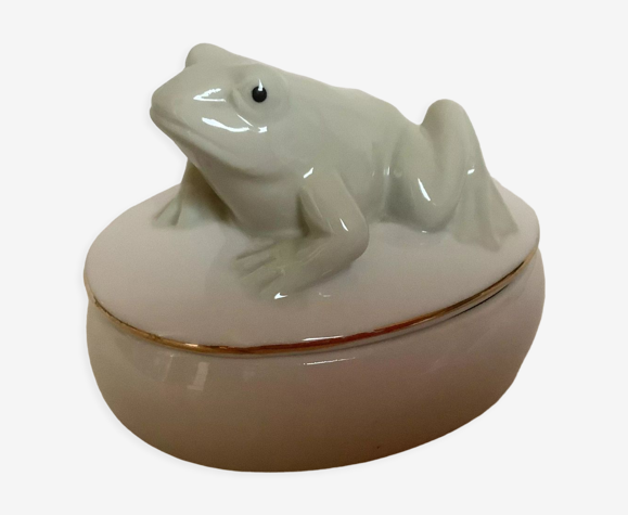 Boîte ovale avec une grenouille