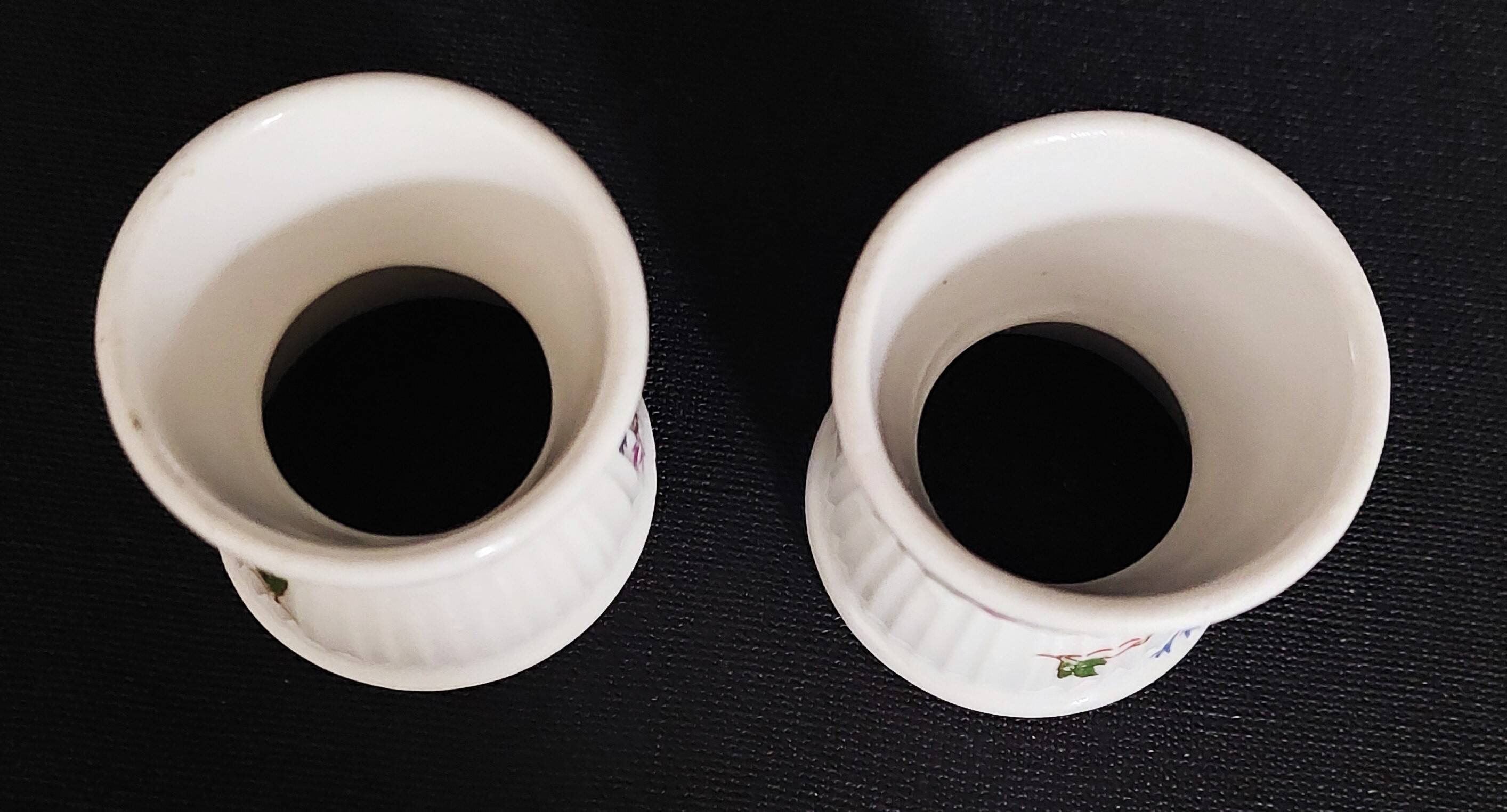 Pair of porcelain diabolo egg cups decorated with 20th century barbels