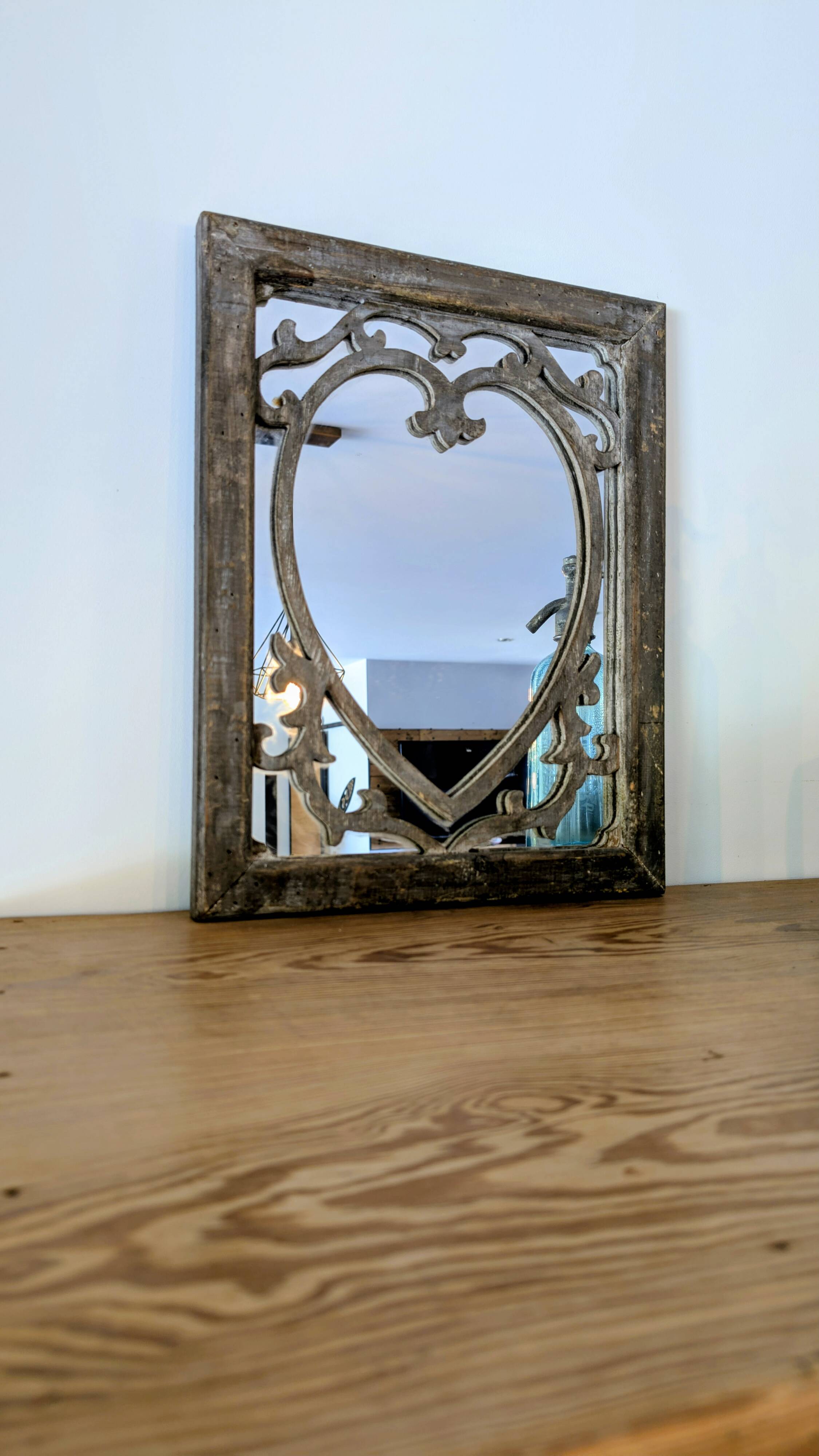 Wooden mirror with heart motif – natural patina