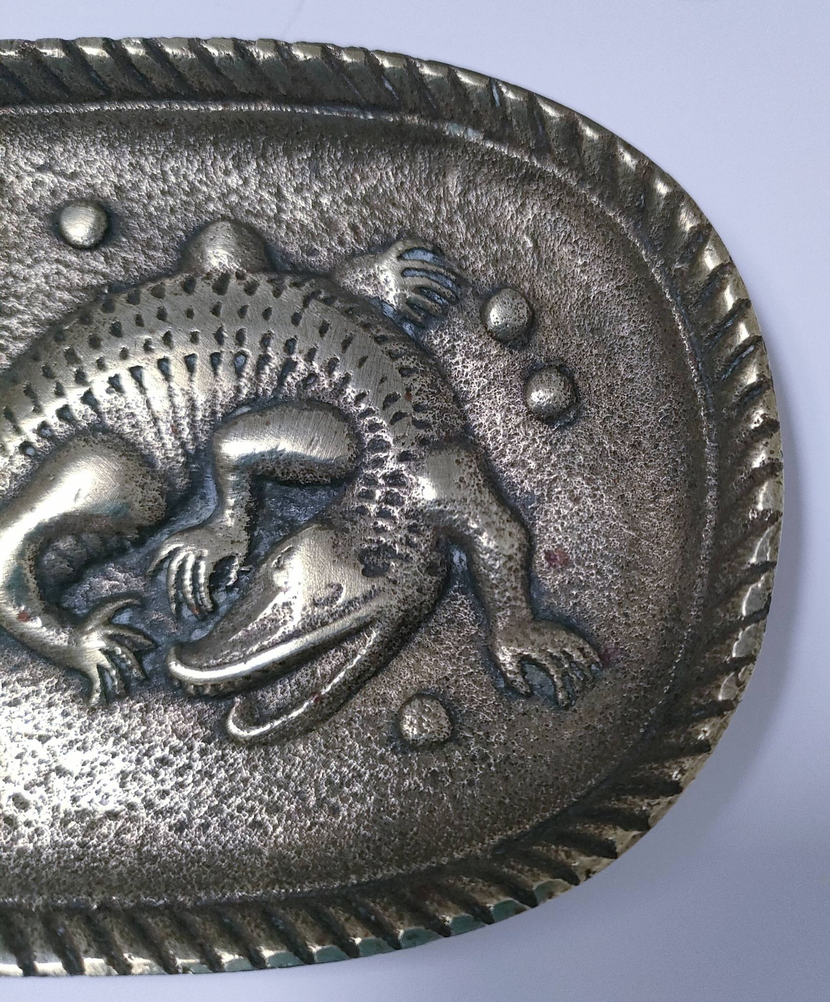 Gold-plated bronze crocodile emptier