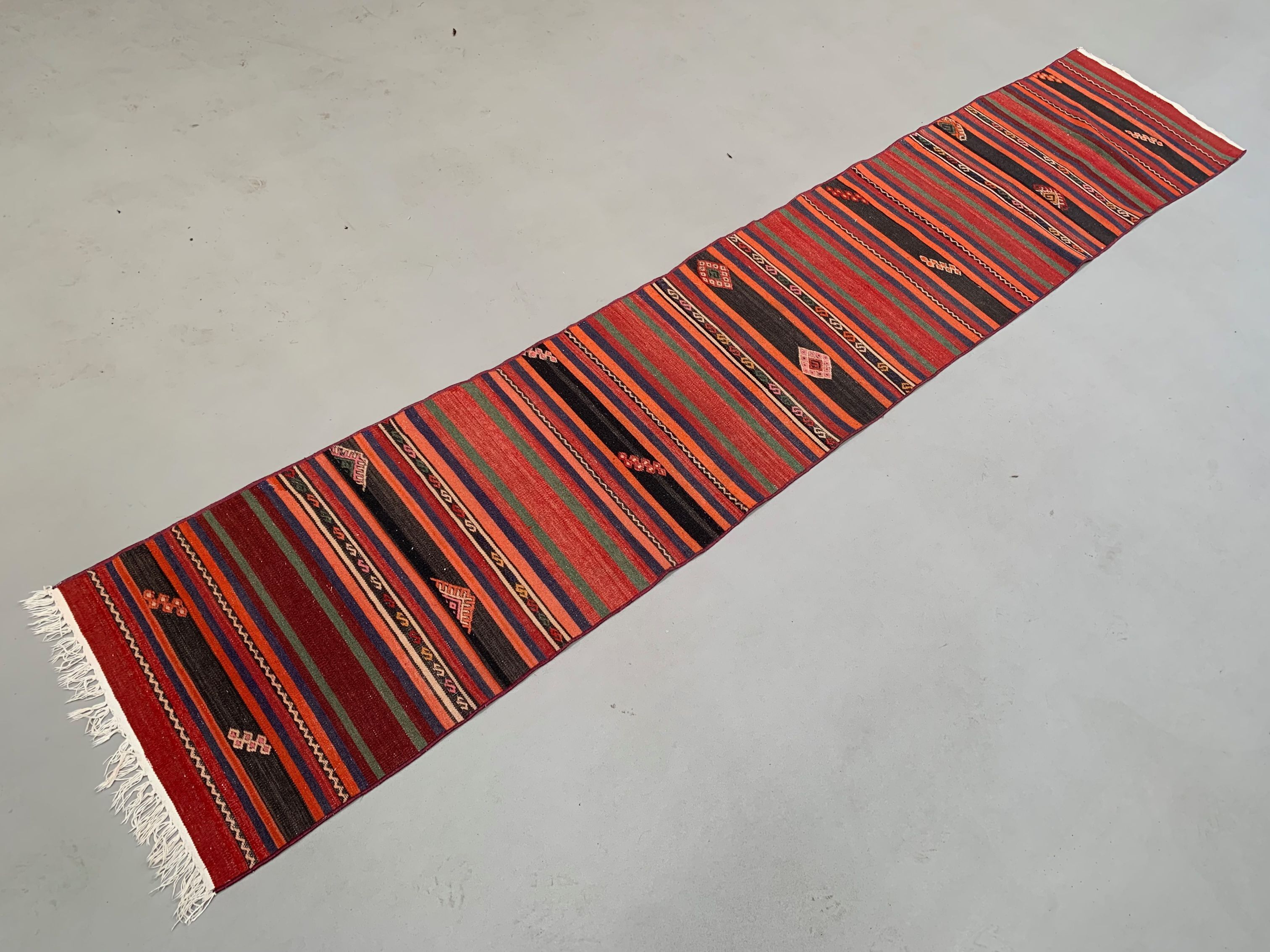 Old Turkish narrow Kilim Runner 312x57 cm shabby chic, vintage kelim