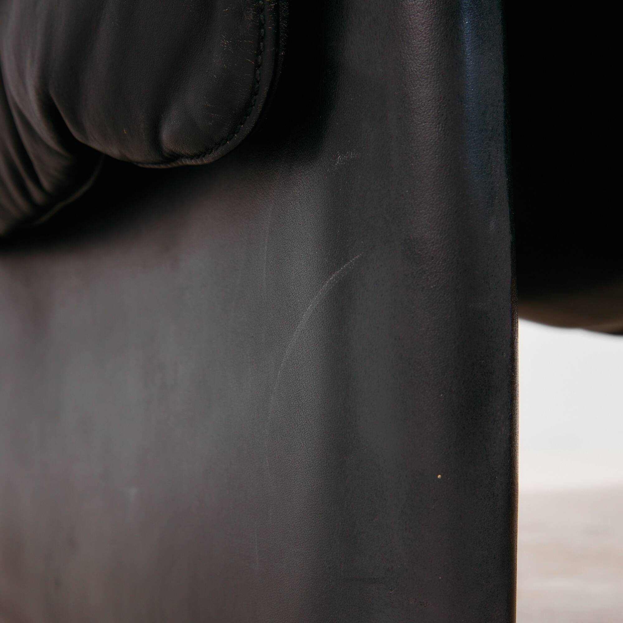 Ds 2011 two-seater leather sofa by De Sede