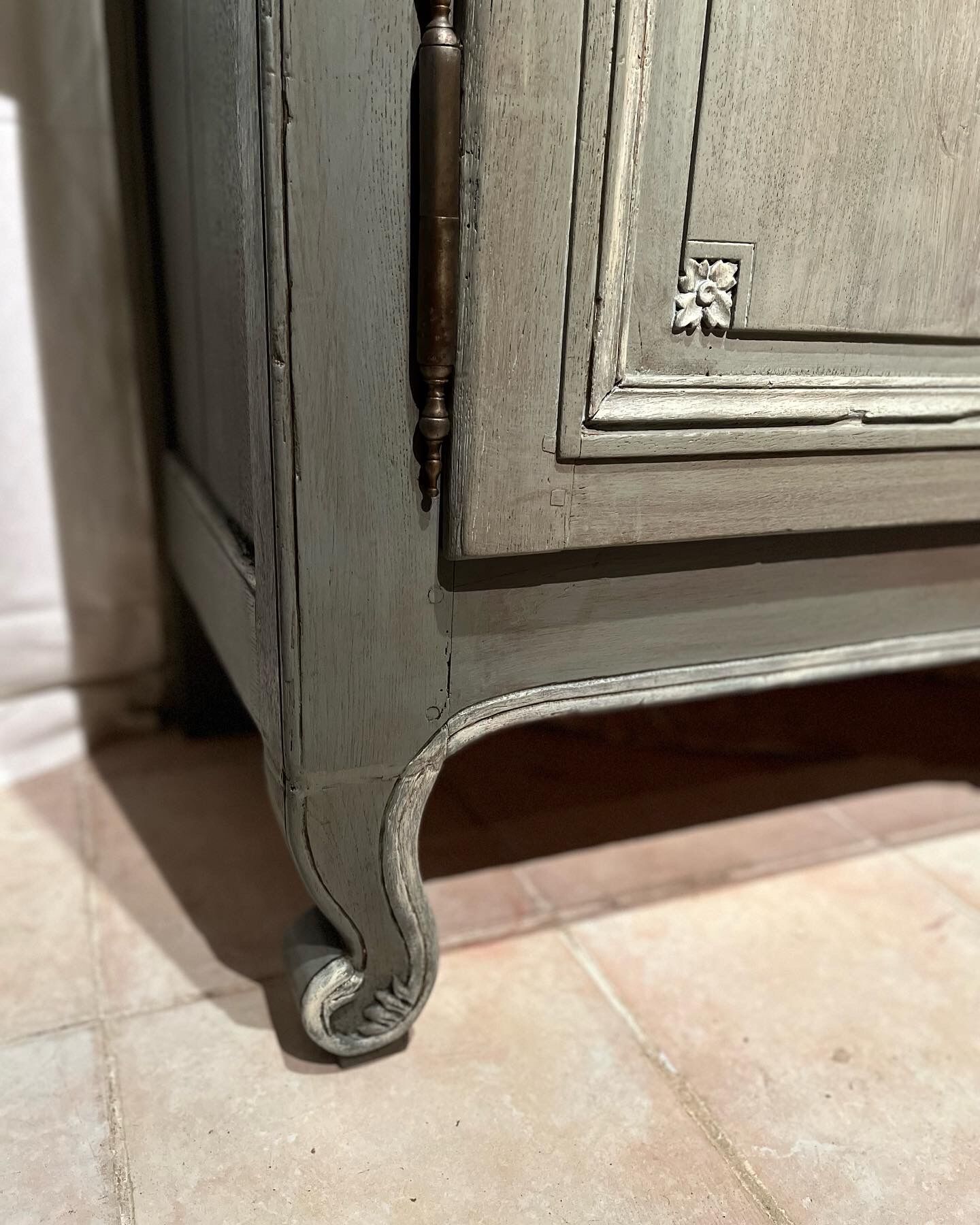 Buffet Louis XV patinated