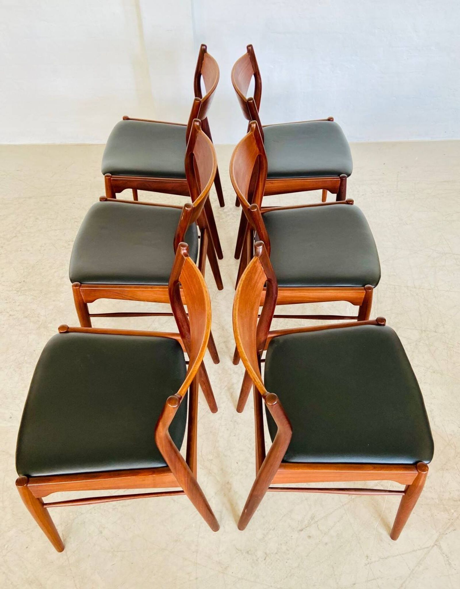 Danish vintage Arne Wahl Iversen teak and leather dining chairs model 26 - 1960s