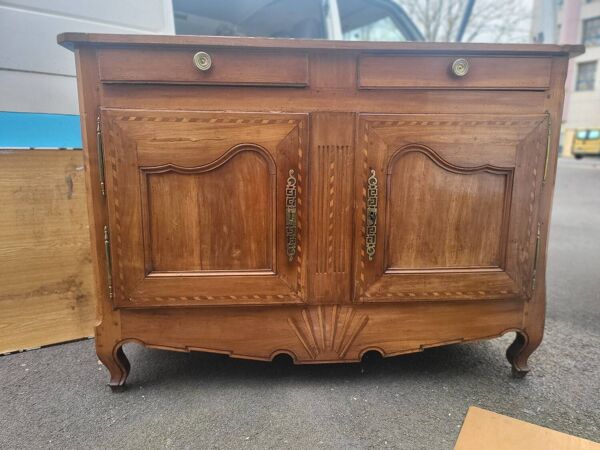 Buffet ancien en bois massif – marqueterie et pieds galbés – XIXe