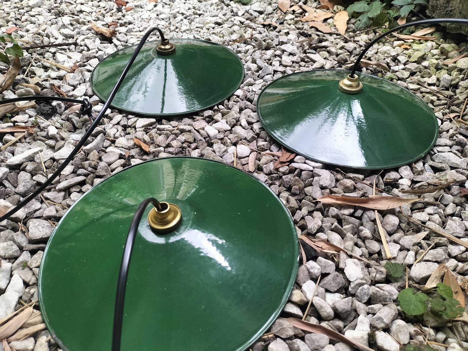 Enamelled sheet metal suspensions