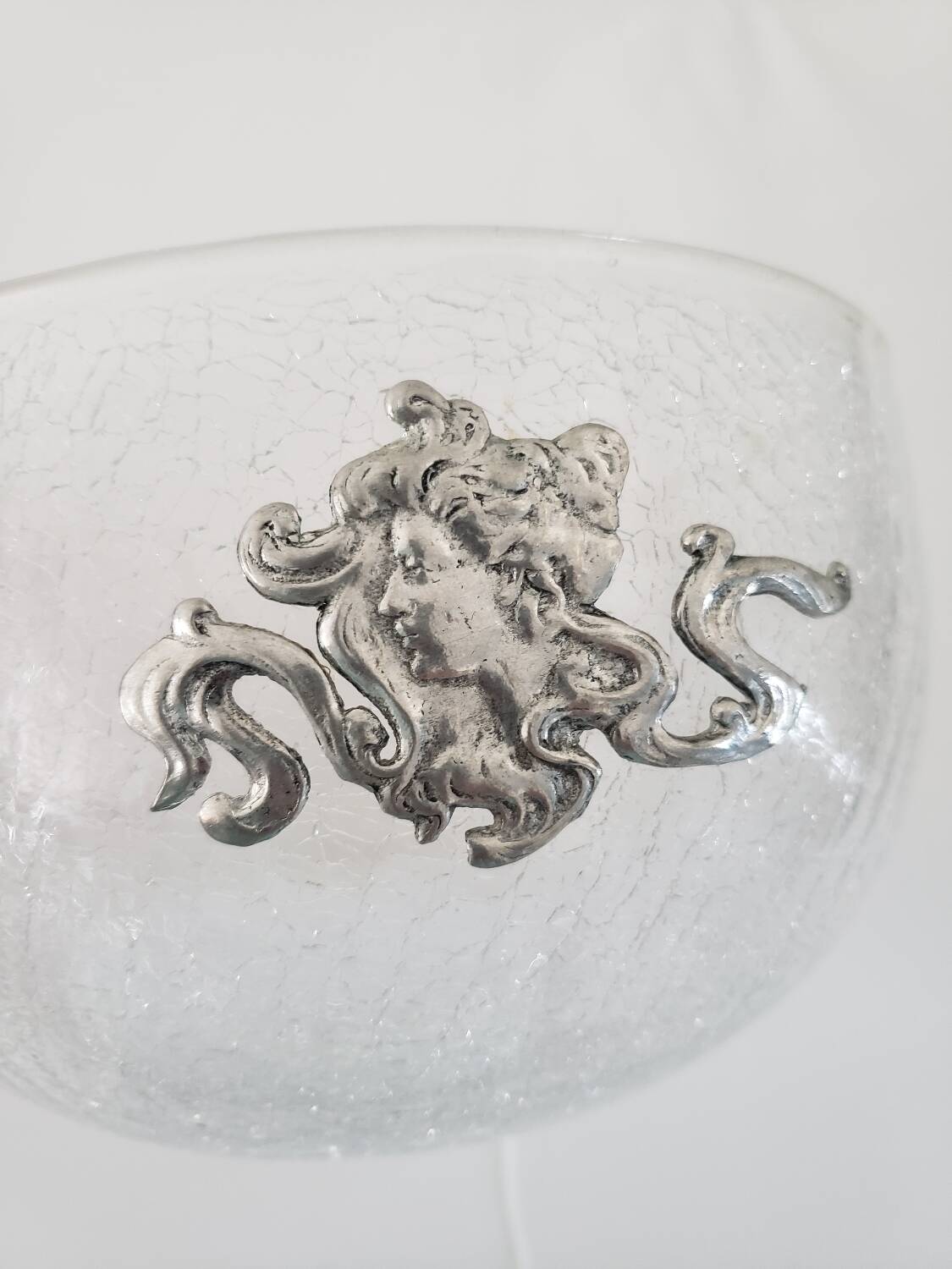 Salad bowl in cracked glass with silver decoration