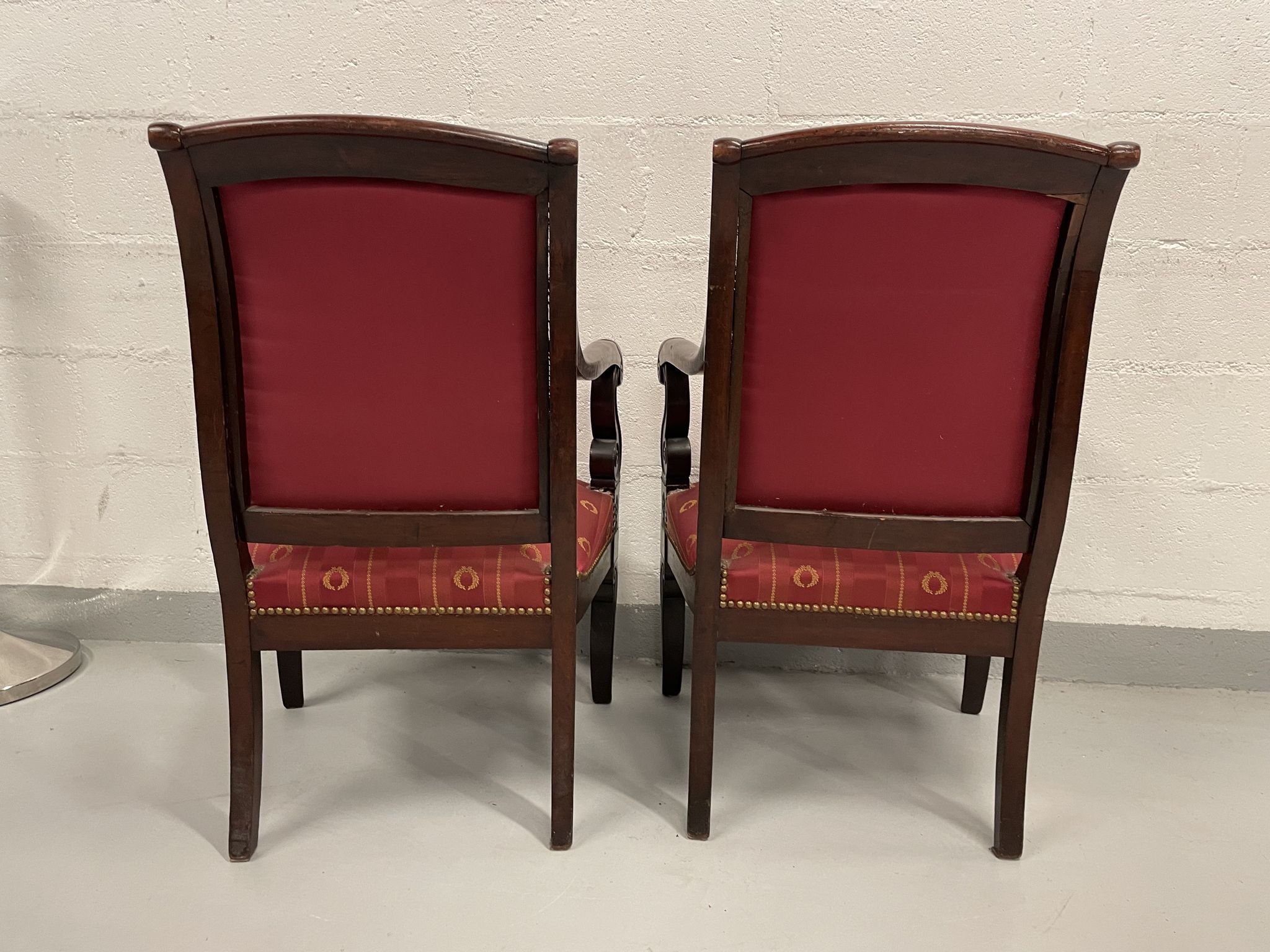 Paire de fauteuils époque empire en acajou et soie