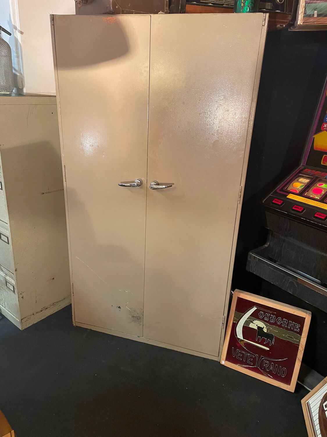 Metal cabinet