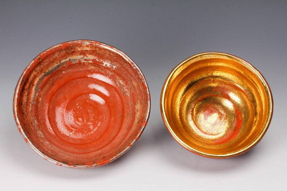 Red & Gold Japanese Tea Bowl Set by Sasaki Matsuraku Shimadai