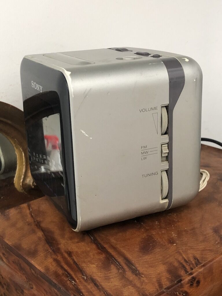 Sony cube vintage wake radio