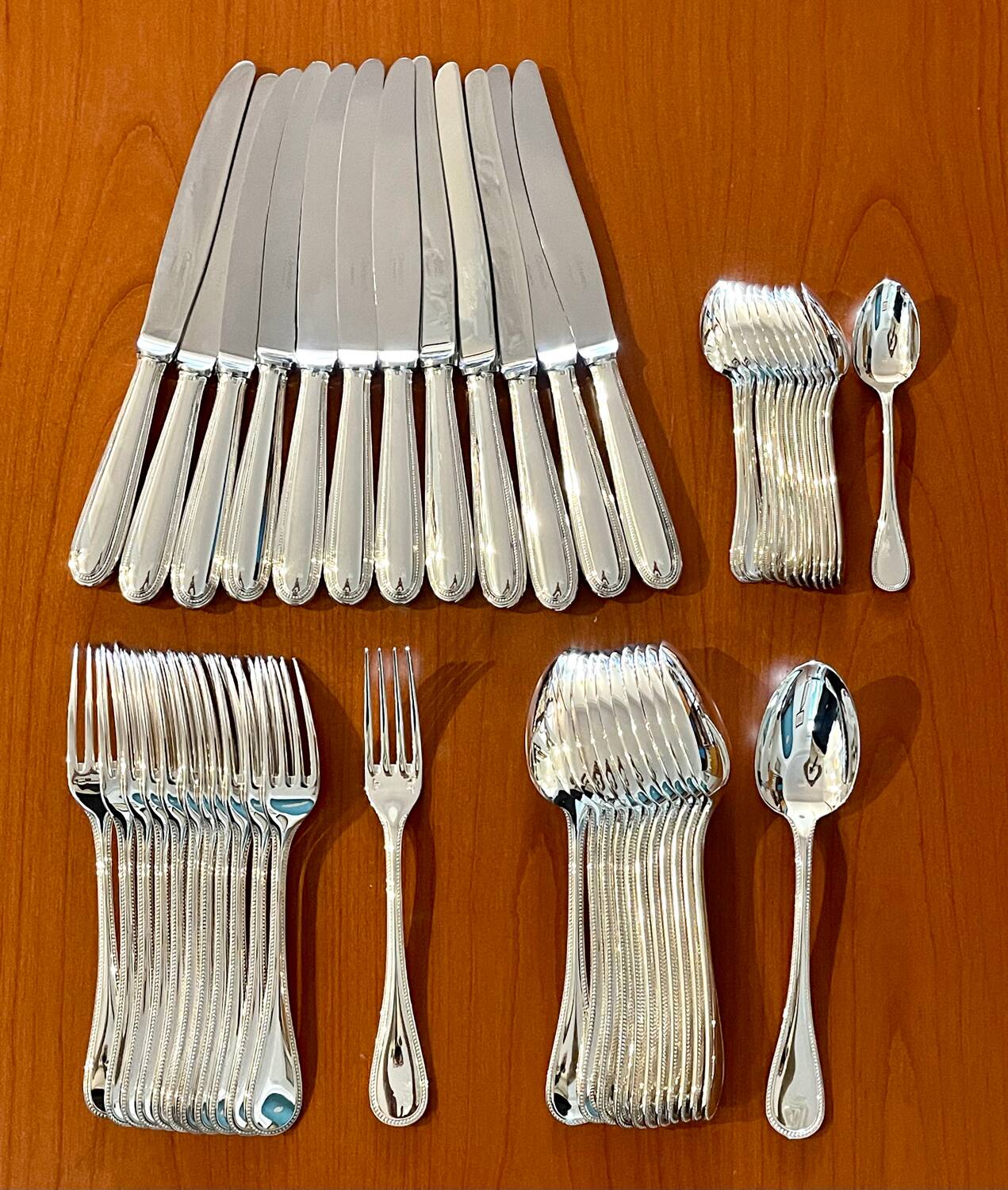Christofle perles ,ménagère 48 pieces ,très bon état