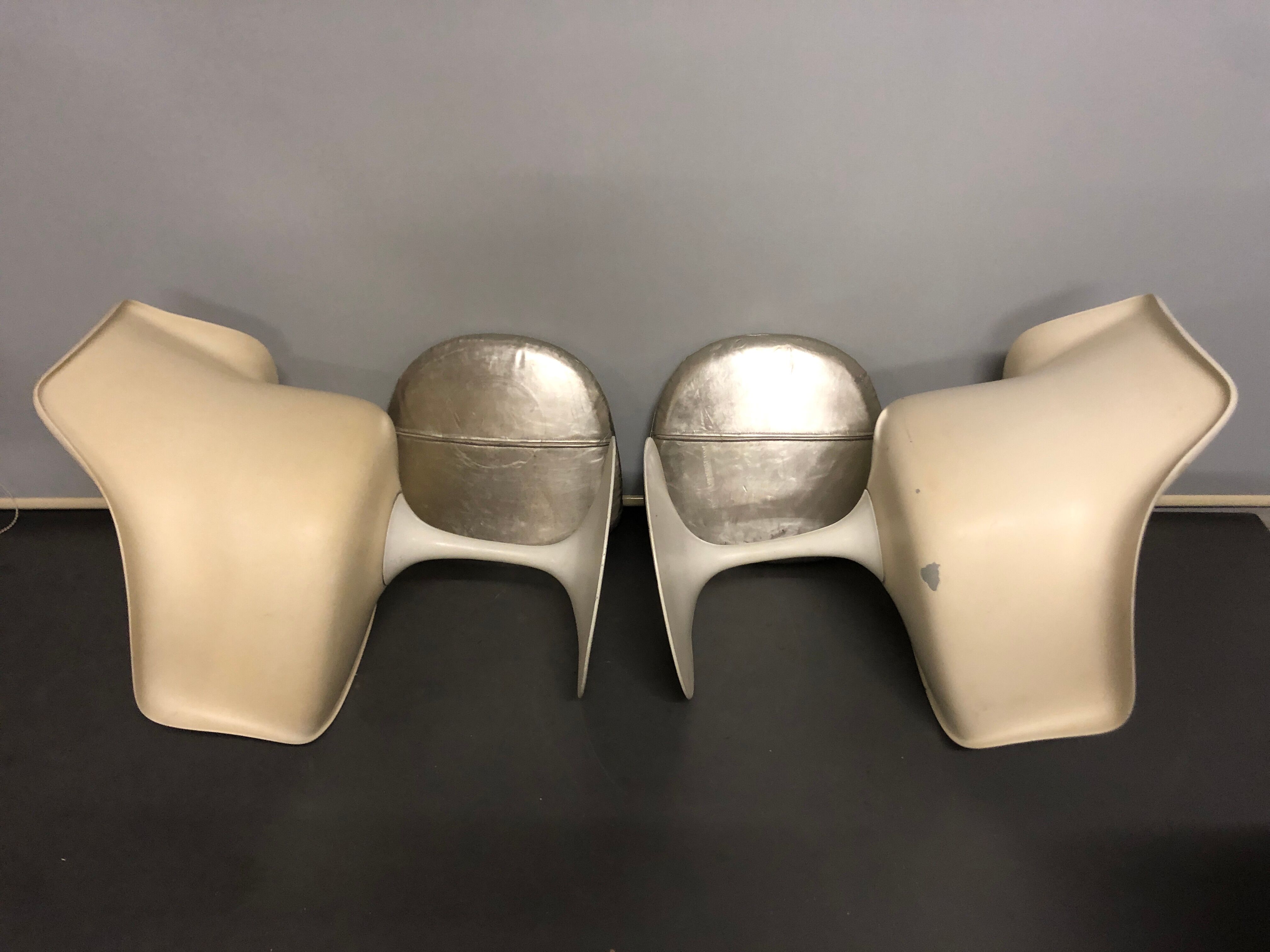 Pair of Tulip swivel chairs by Eero Saarinen for Knoll International, 1960s.