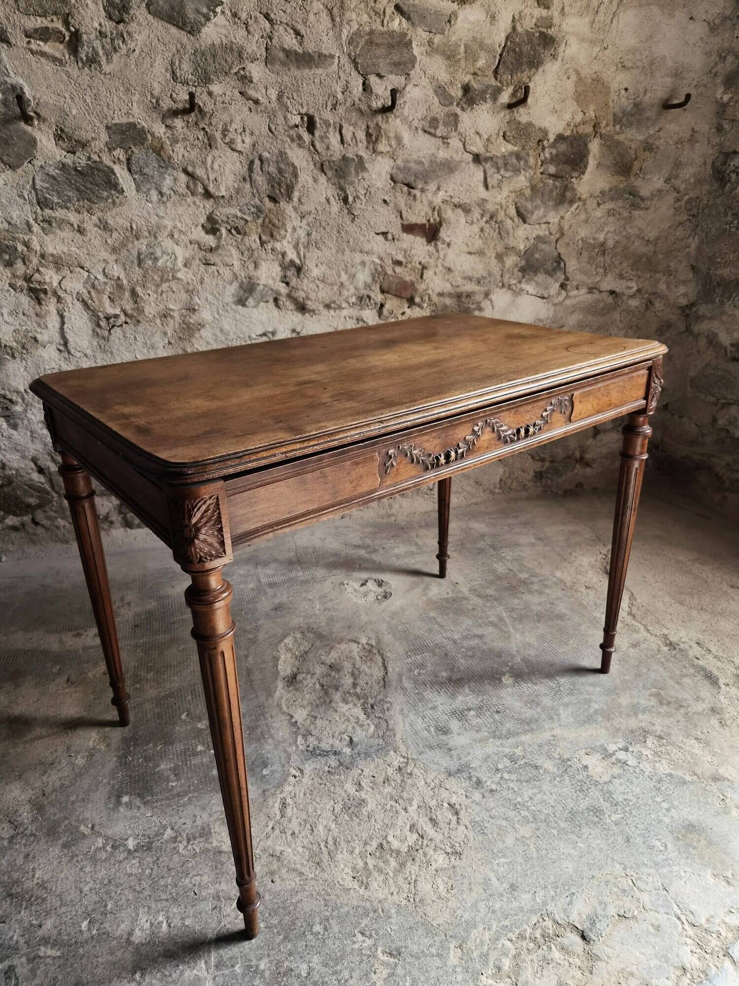 French antique writing desk in walnut, Louis XVI style, late 19th century, circa 1880–1900.